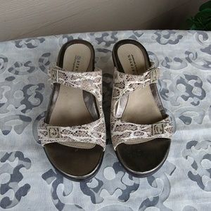 Aravon by New Balance - size 7D